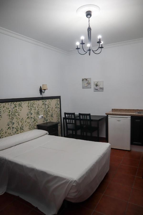 Apartamentos Turisticos Casa Cantillo Carmona  Bagian luar foto