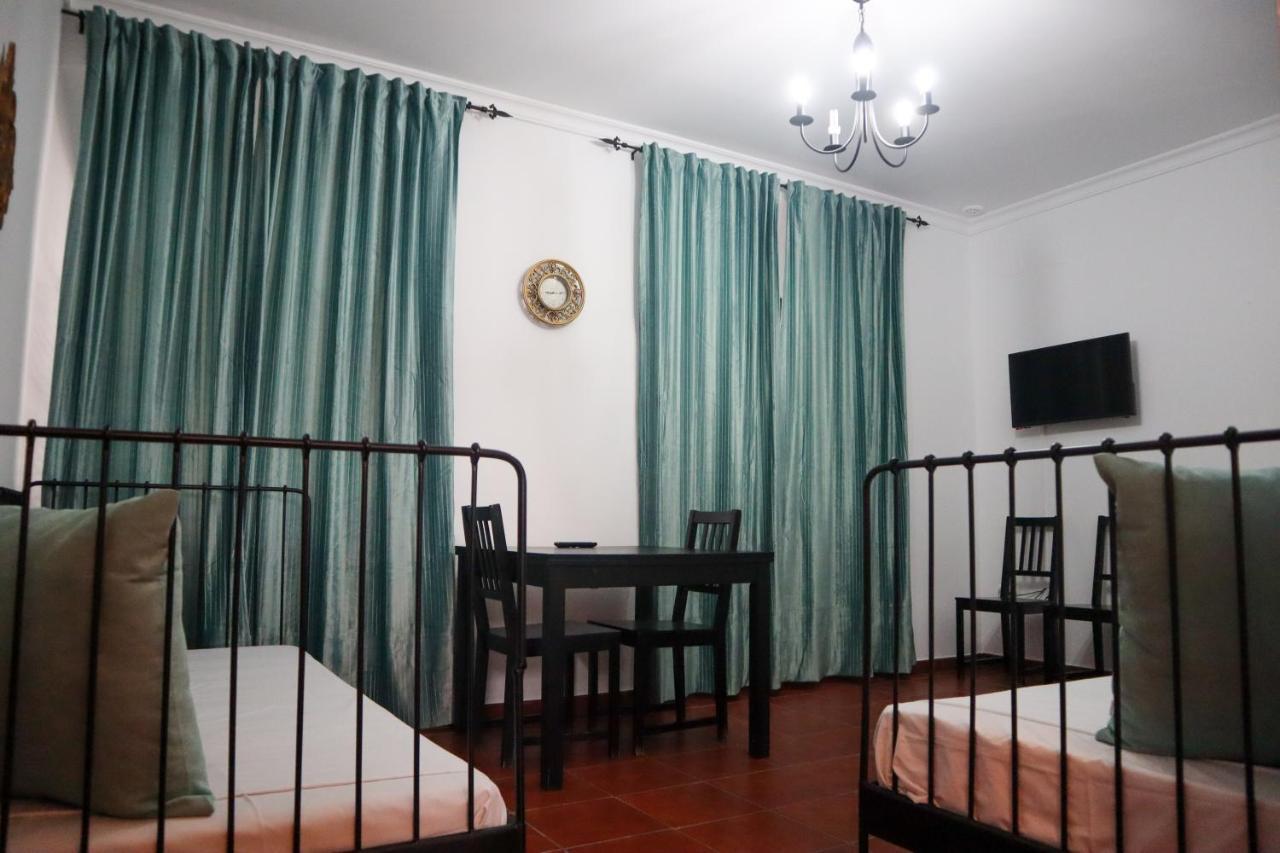 Apartamentos Turisticos Casa Cantillo Carmona  Bagian luar foto
