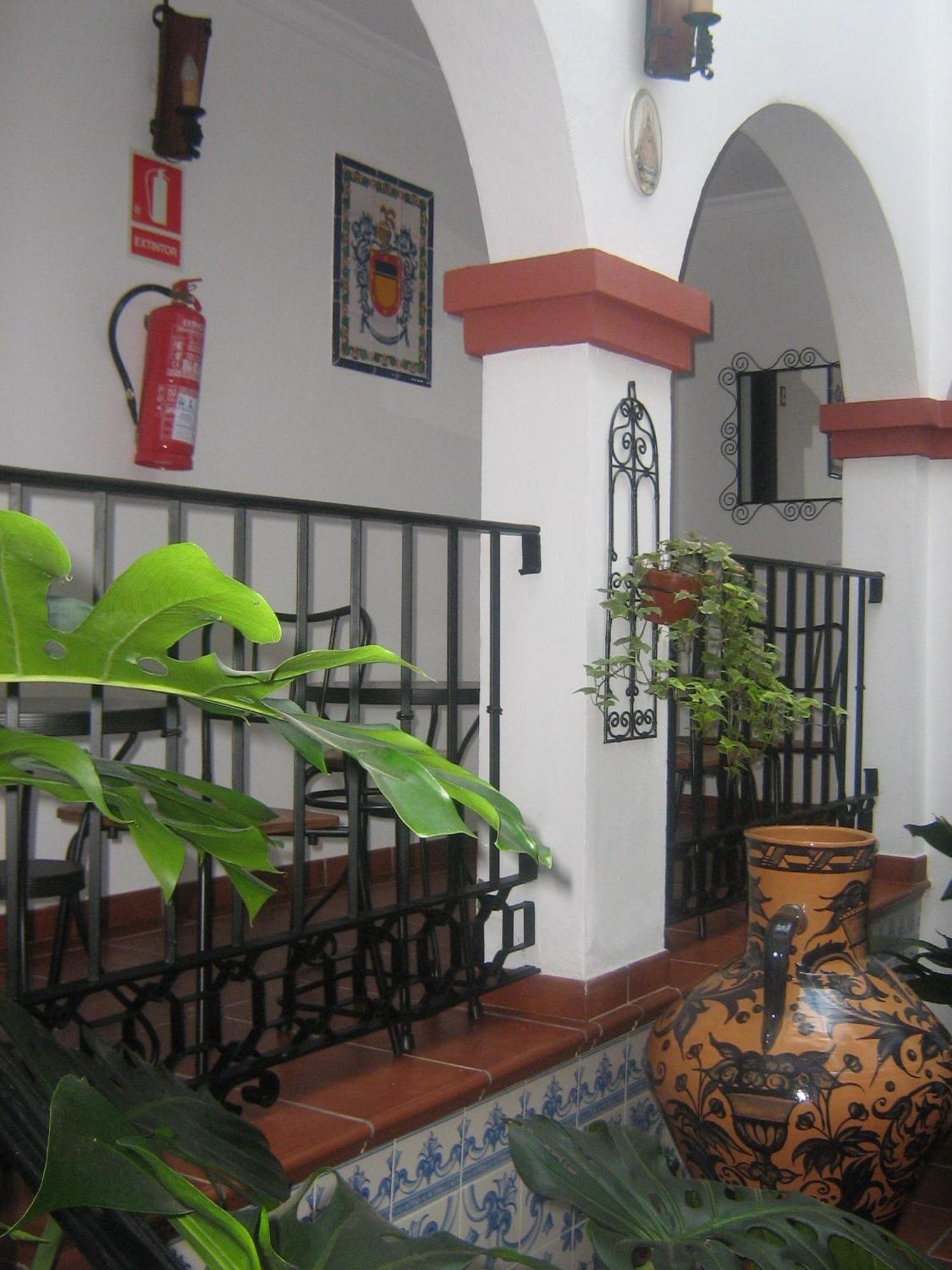 Apartamentos Turisticos Casa Cantillo Carmona  Bagian luar foto